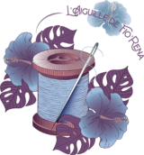 logo de l'entreprise L'Aiguille de Fio'rena avec une bobine de fil, des hibiscus et des feuilles de monstera