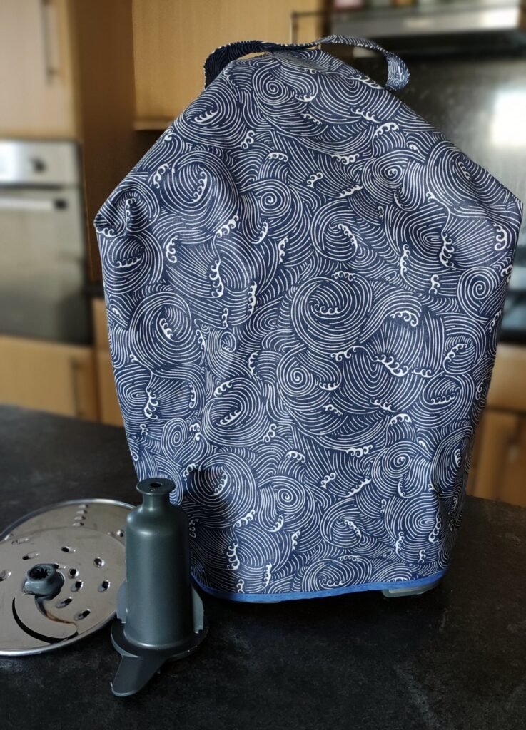 Housse textile confectionnée sur mesure pour un robot ménager