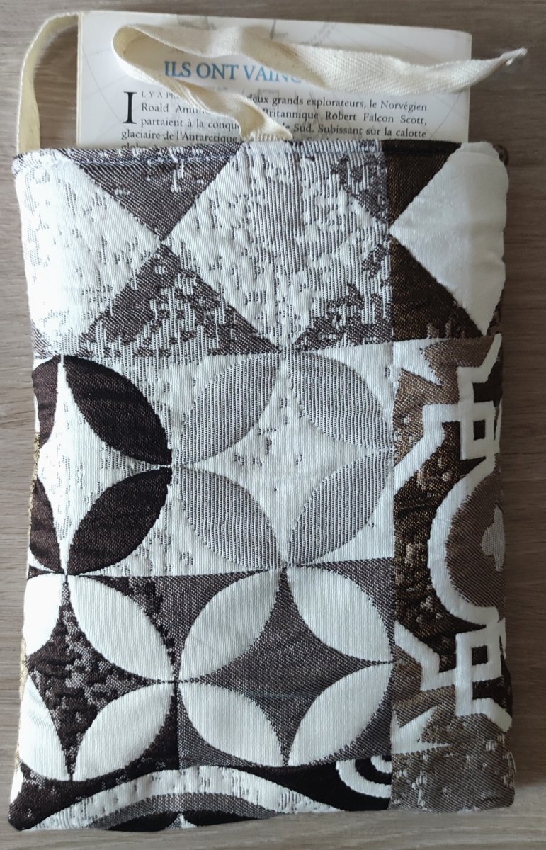 Housse réversible en tissu d’ameublement avec grand livre