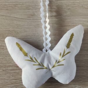 Suspension papillon avec motif brins de lavande dorés en flex