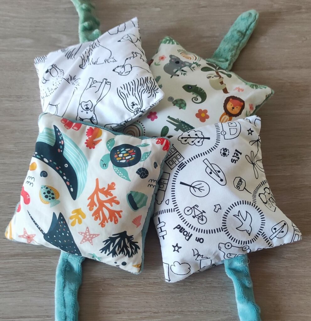 Plusieurs bouillottes sèches enfant avec housses douces et à colorier