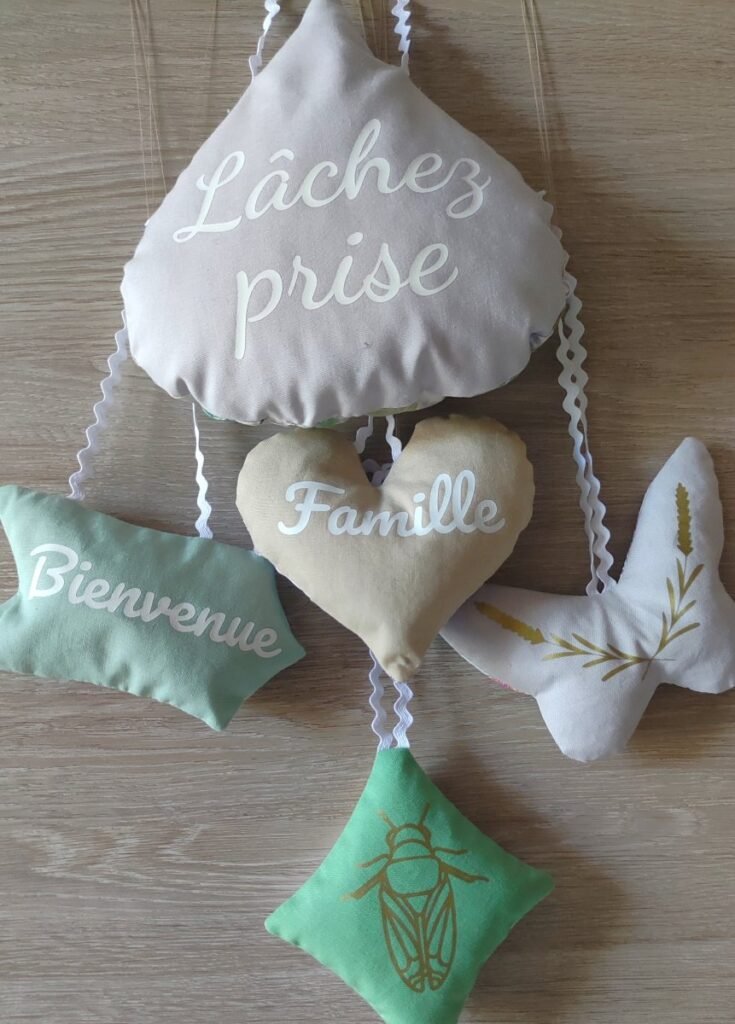 Suspensions à la lavande artisanales des collections Joie de vivre et Un été en Provence