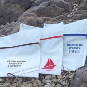 Accessoires en voile de bateau recyclée